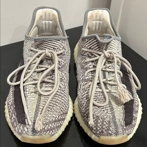 Stylish Yeezy adidas Knit Sneakers with Neutral grey Tones